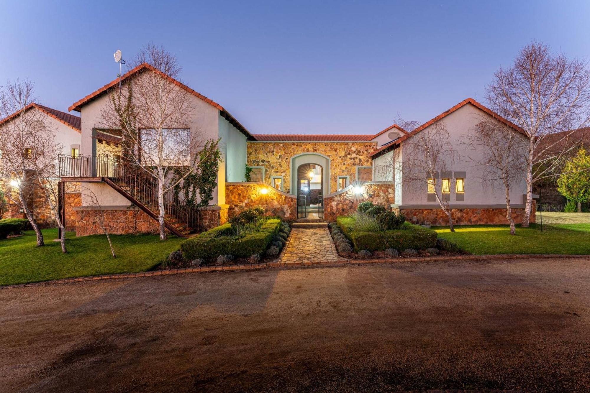 Mount High Luxury Country Estate Villa ไลเดนเบิร์ก ภายนอก รูปภาพ